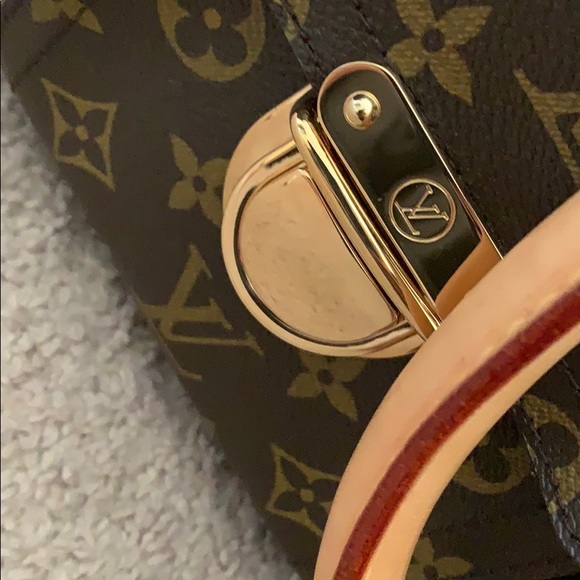 Louis Vuitton Manhattan GM - Picture 10 of 16